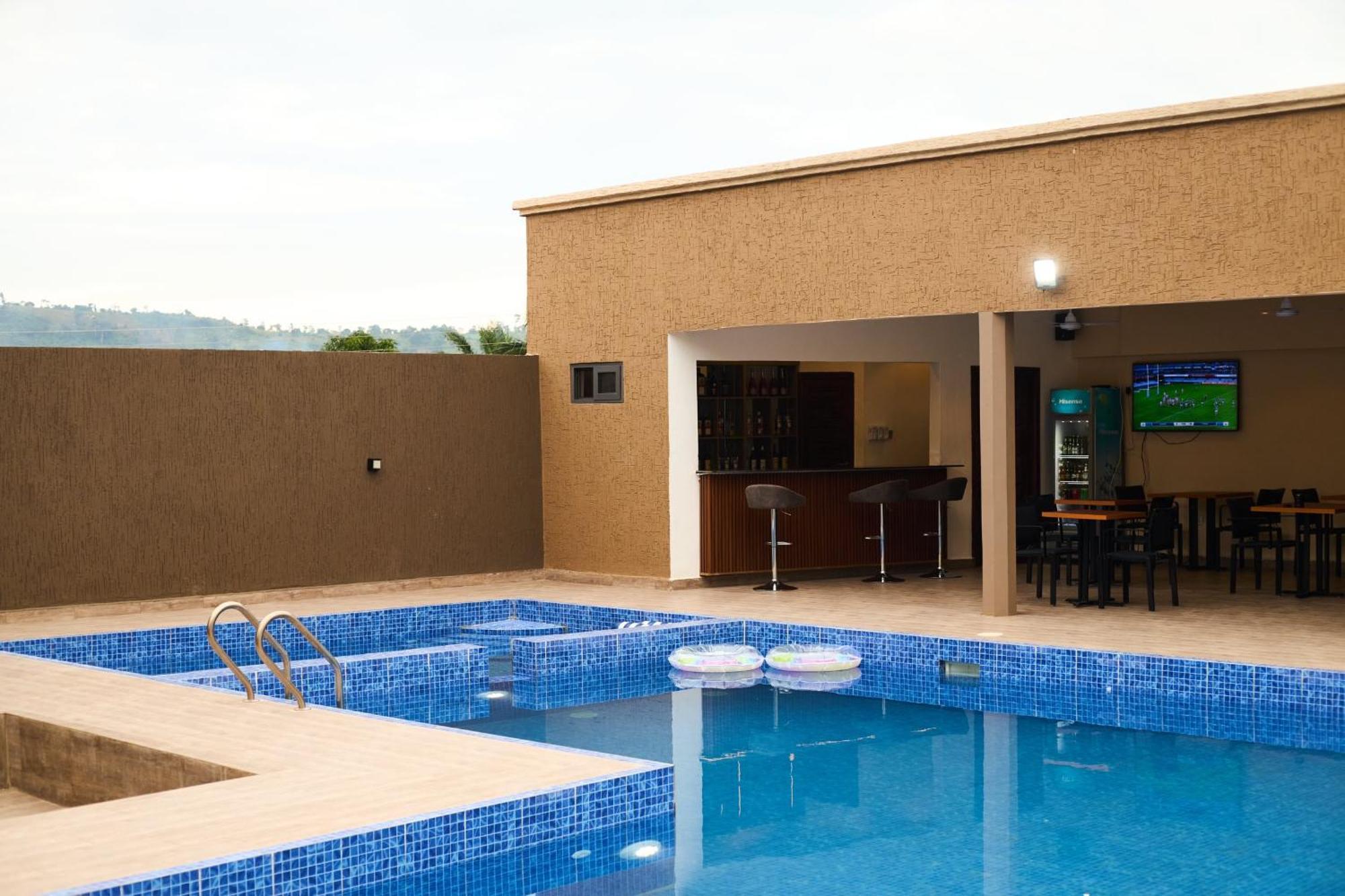 Aiden Homes And Apartments Hotel Koforidua Екстериор снимка
