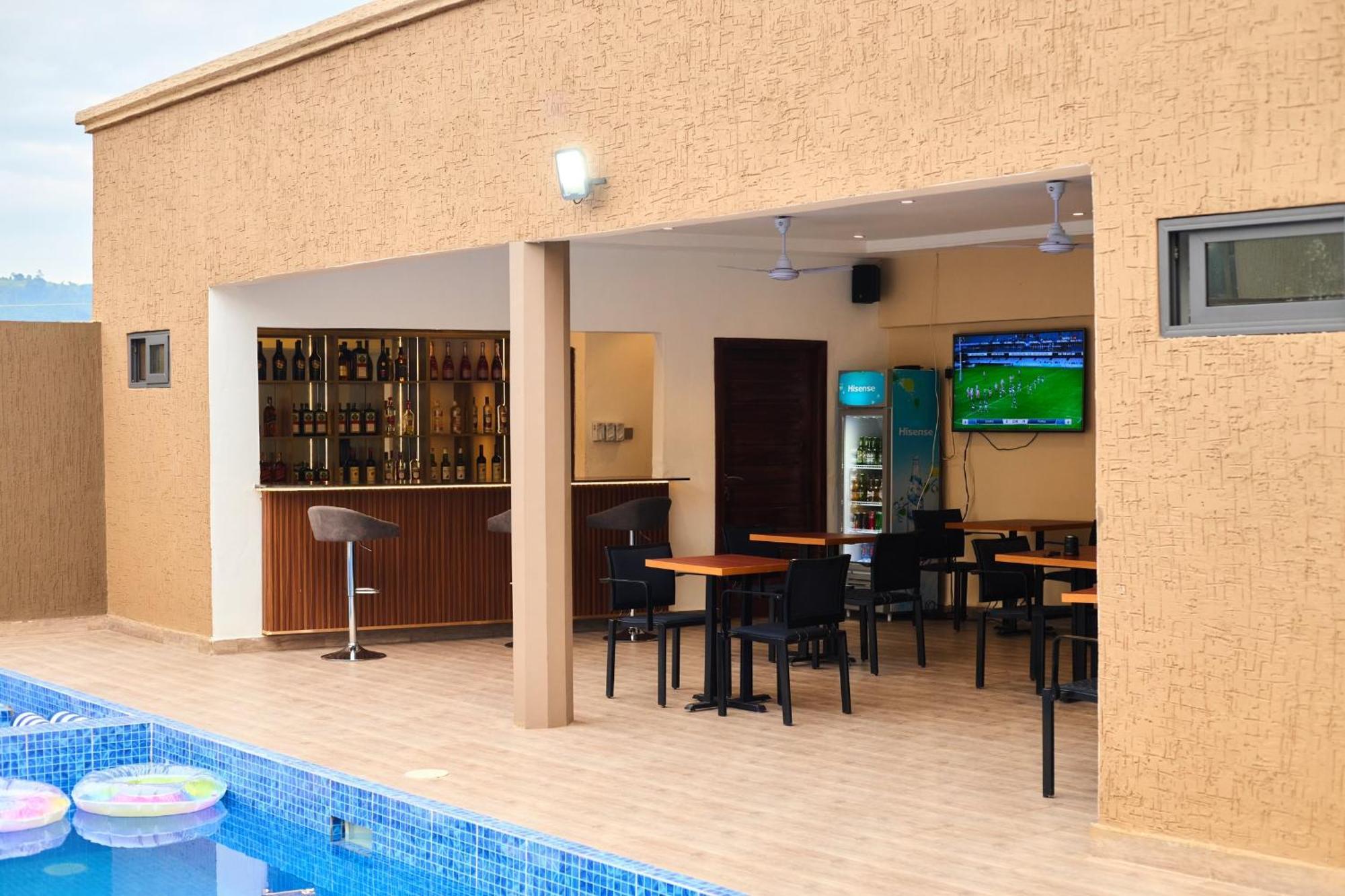 Aiden Homes And Apartments Hotel Koforidua Екстериор снимка